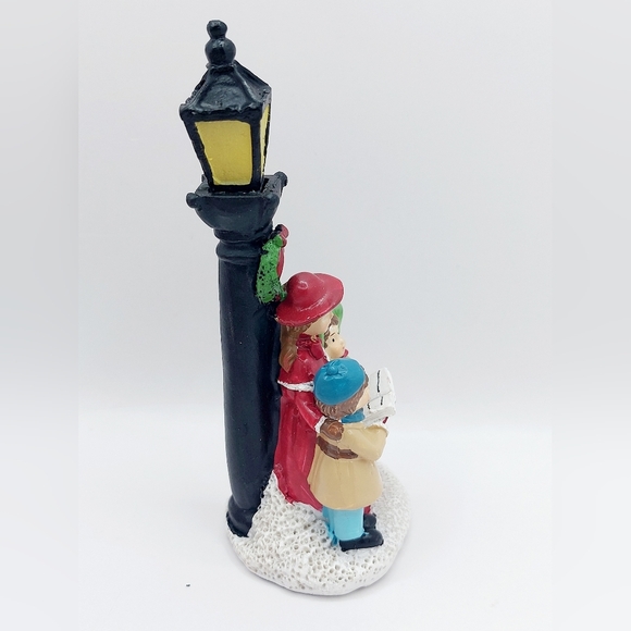 Vintage Christmas Villiage Light up Lamp Post Figureine - Picture 4 of 6